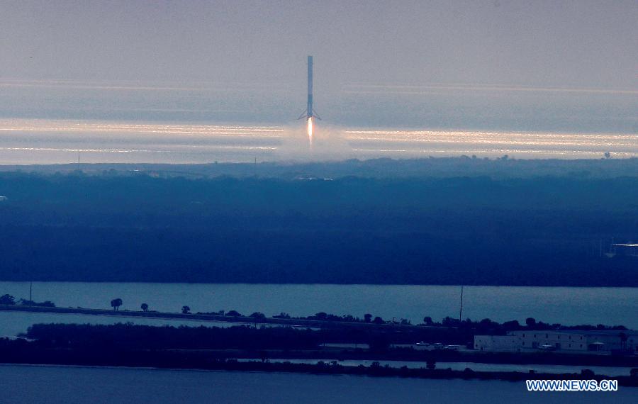 SpaceX lance avec succès une mission de ravitaillement vers l'ISS et récupère la fusée sur le sol