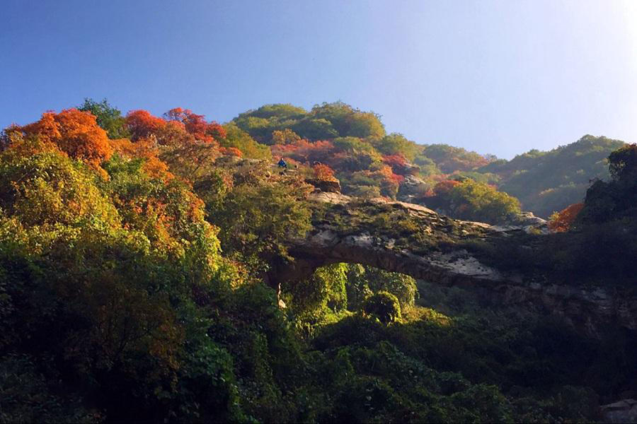 Une merveille des monts Qinling – le Pont céleste de Huxian, un spectacle unique en Asie