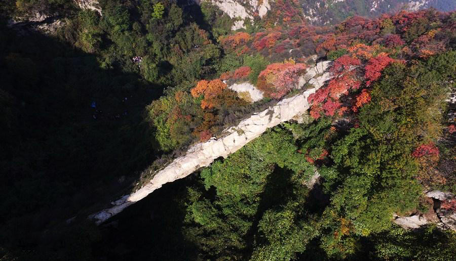 Une merveille des monts Qinling – le Pont céleste de Huxian, un spectacle unique en Asie