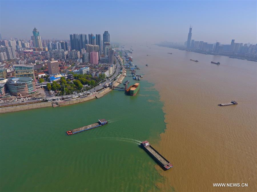 Convergence de la rivière de Hanjiang et du Yangtsé à Wuhan