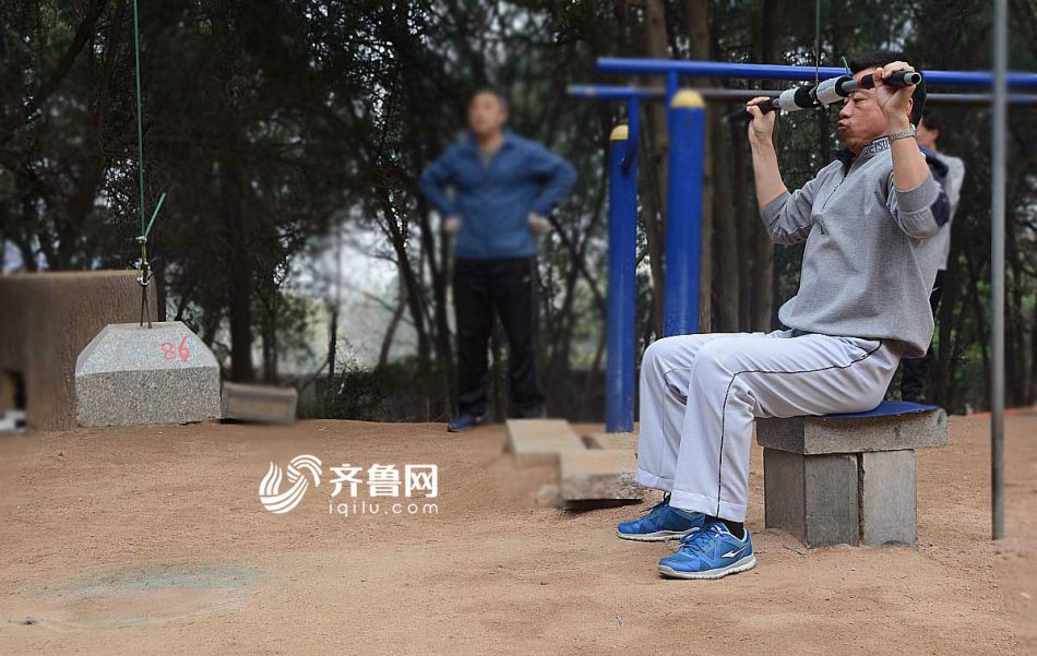 Jinan : un septuagénaire construit une aire de jeux publique