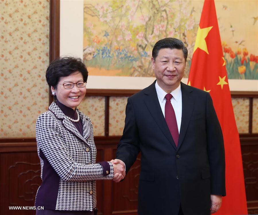 Xi Jinping rencontre la chef de l'exécutif nouvellement nommée de la RAS de Hong Kong