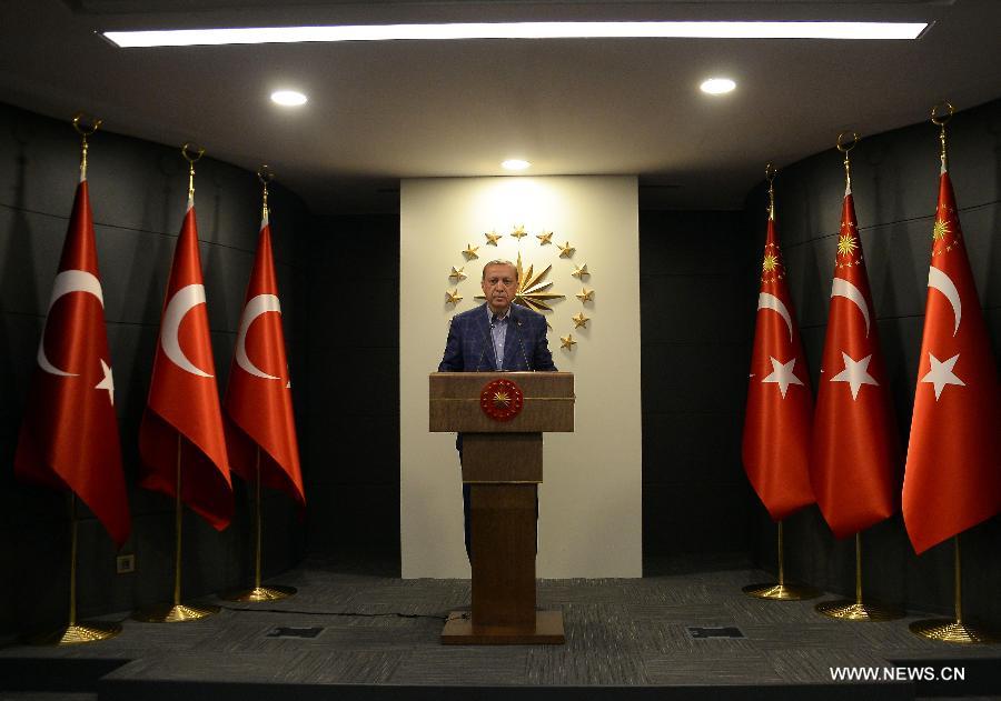 Le président turc annonce l'adoption par référendum de l'amendement de la constitution