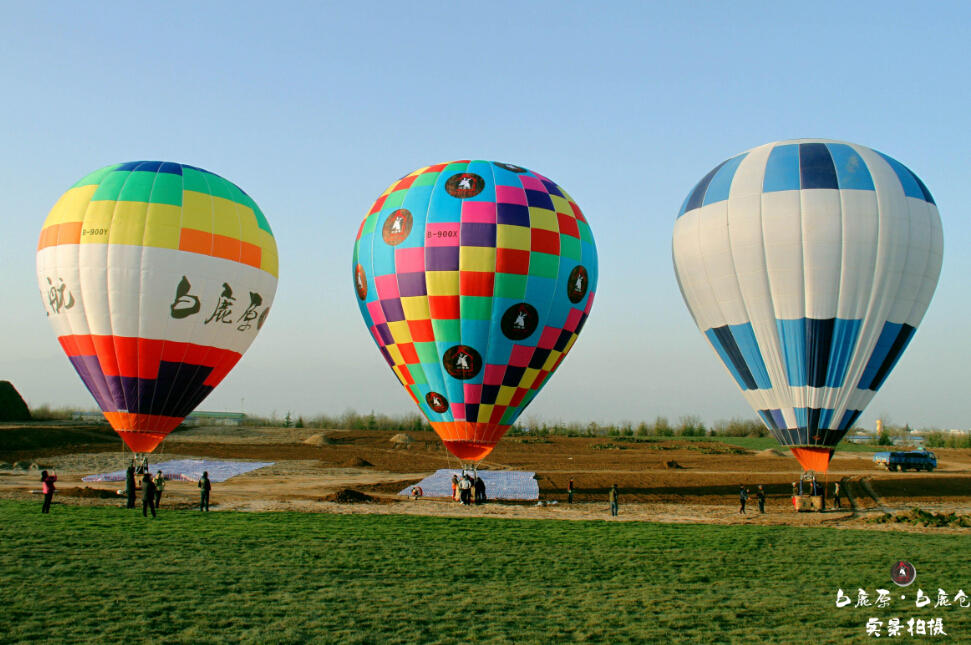 La fête des montgolfières du Carnaval de l'entrepôt du Cerf Blanc de Xi'an