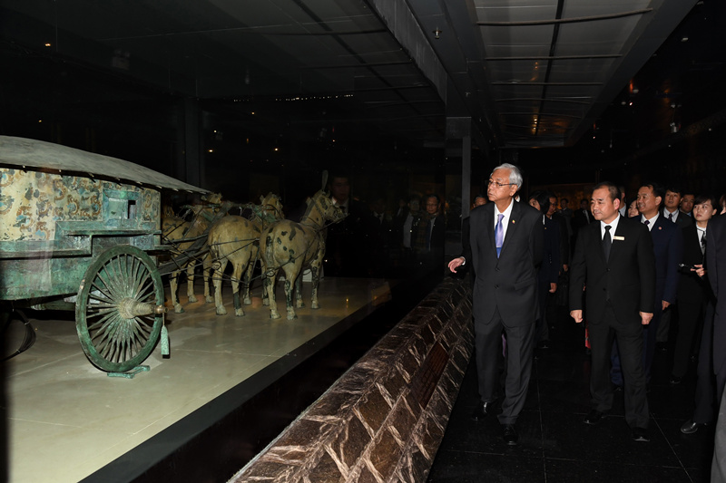 Visite du Président du Myanmar Htin Kyaw au Musée du mausolée de Qin Shihuangdi de Xi'an