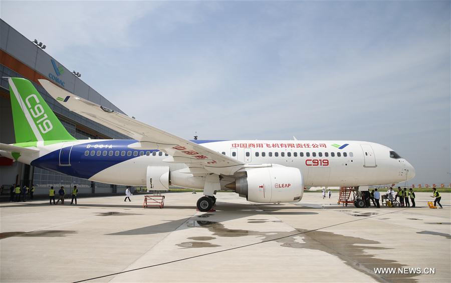 Le premier avion de ligne gros porteur développé par la Chine se prépare pour son vol inaugural