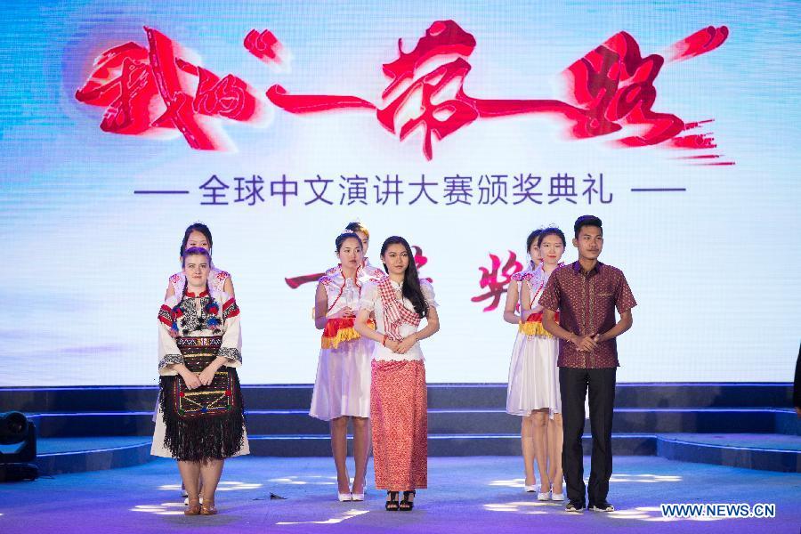 Des étrangers participent à un concours en langue chinoise sur la Ceinture et la Route
