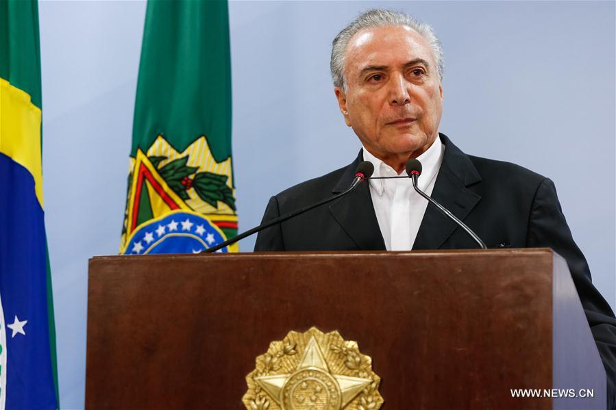 Le président brésilien accuse l'enregistrement qui l'incrimine d'avoir été manipulé, et demande la suspension de l'enquête
