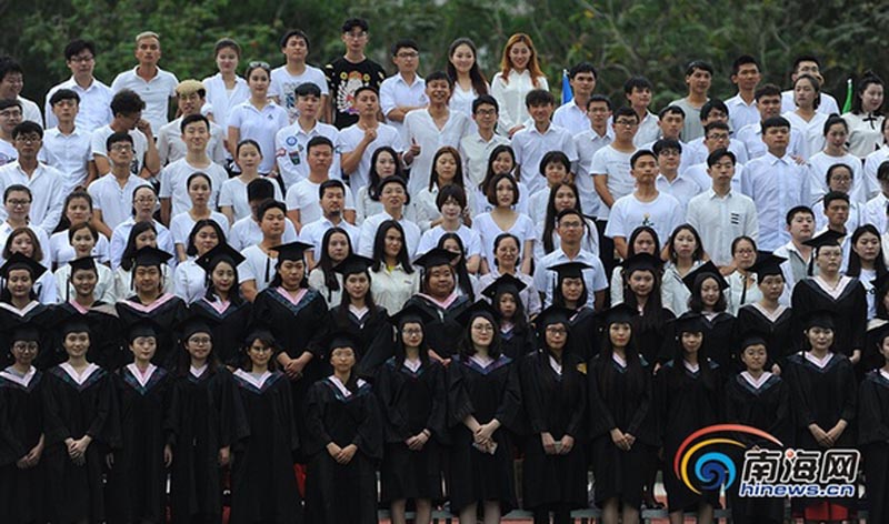 Hainan : une photo record pour 5000 diplômés