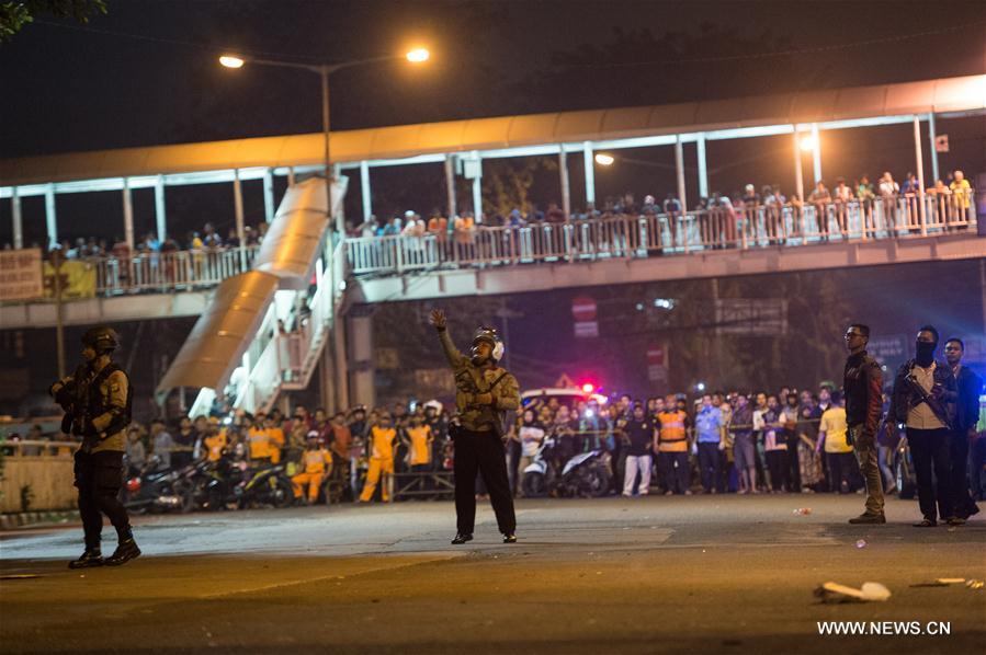 Jakarta : 2 morts et 4 blessés dans un attentat-suicide près d'un arrêt de bus
