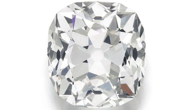 Une Britannique achète un « bijou fantaisie » et découvre que c'est un diamant de 26 carats