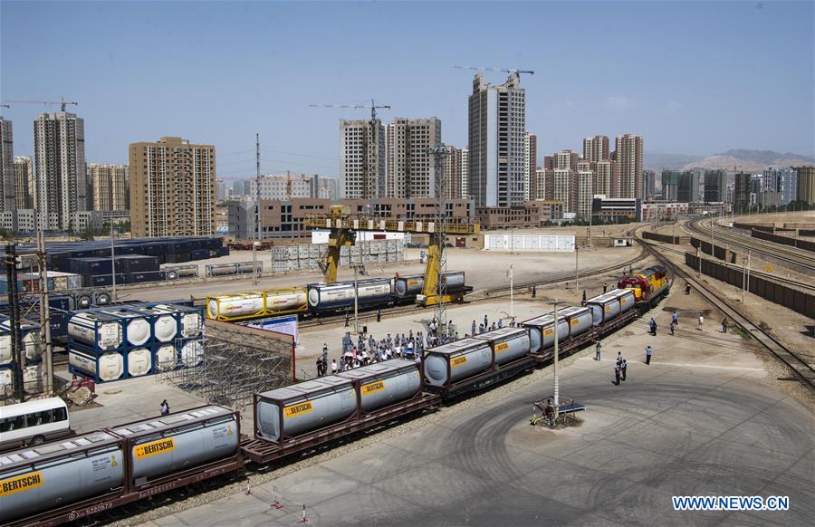 Chine : le Xinjiang exporte des produits chimiques liquides vers l'Europe par un train de fret