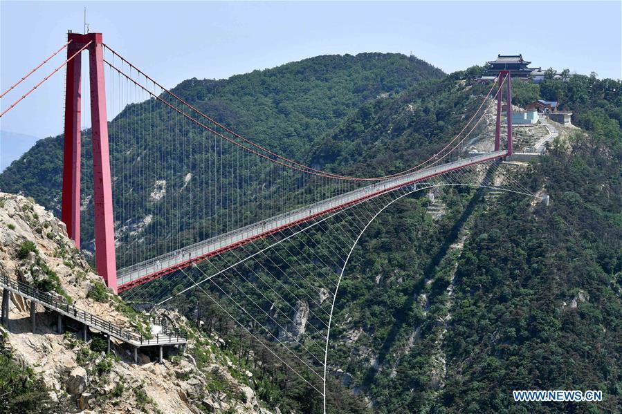 Chine : ouverture d'un nouveau pont suspendu en verre
