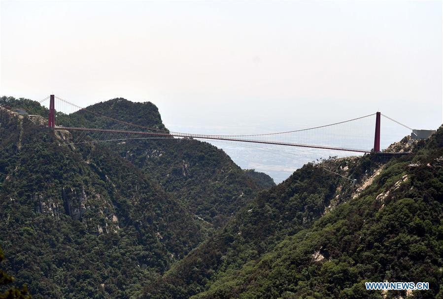Chine : ouverture d'un nouveau pont suspendu en verre