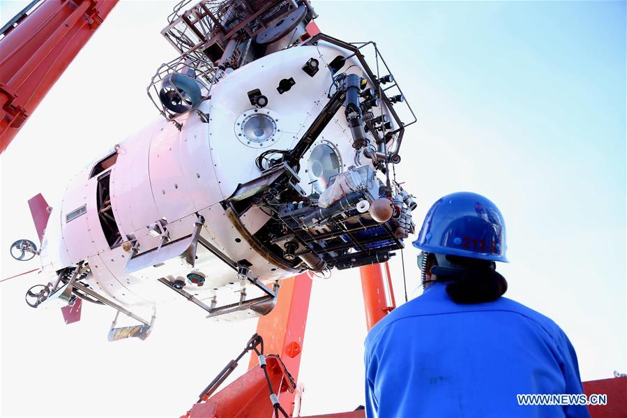 Le submersible chinois Jiaolong plonge à 6.699 mètres dans la fosse des Mariannes