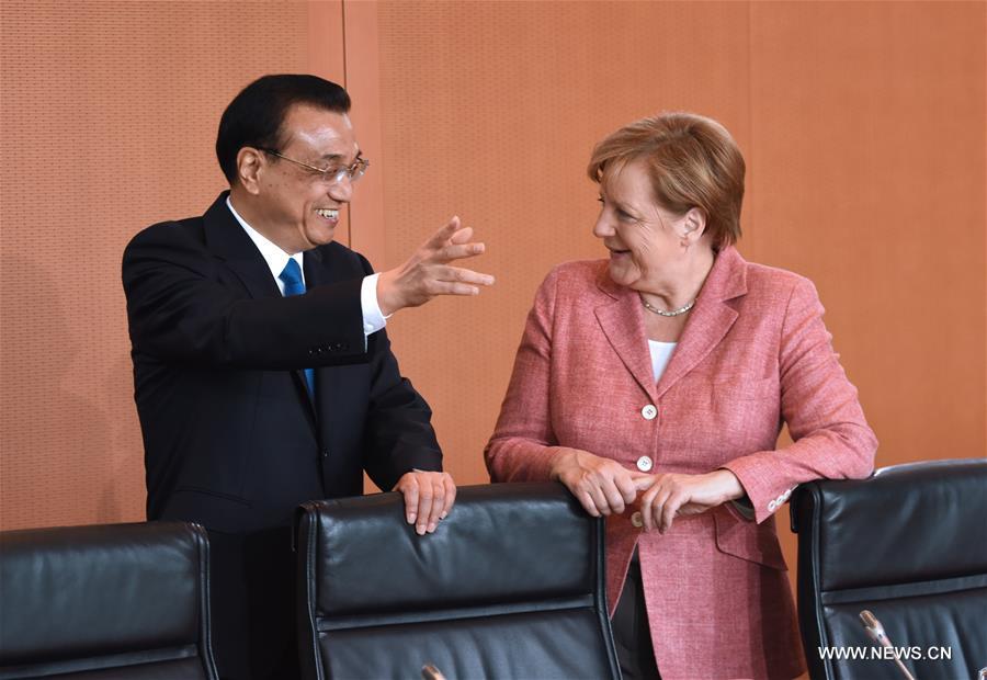 Le PM chinois appelle à des efforts conjoints avec l'Allemagne pour promouvoir la libéralisation commerciale