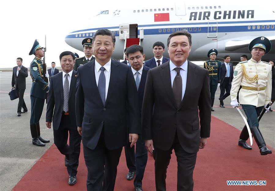 Le président chinois arrive au Kazakhstan pour une visite d'Etat, le sommet de l'OCS et l'Expo 2017