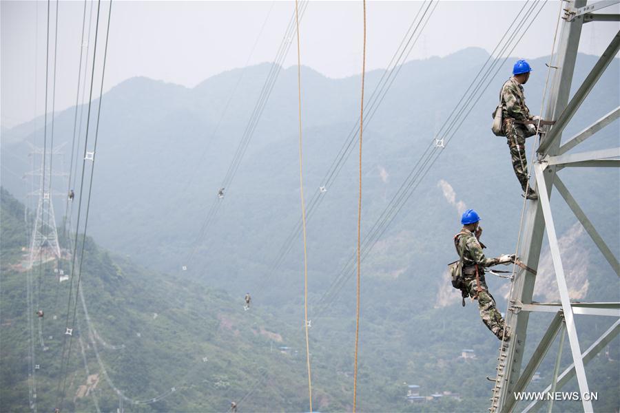 Chine : construction d'un projet de transmission d'électricité à Chongqing