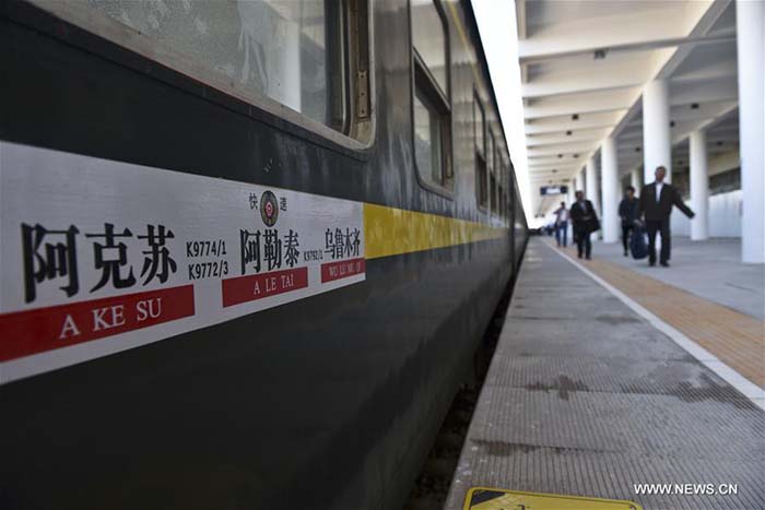 Chine : une ville frontalière du Xinjiang reliée au réseau ferroviaire