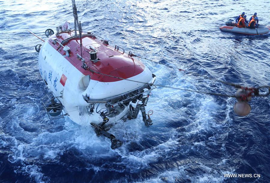Plongée du submersible habité Jiaolong