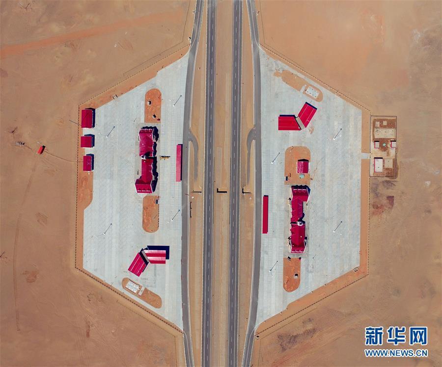 La plus longue autoroute du désert dans le Gobi