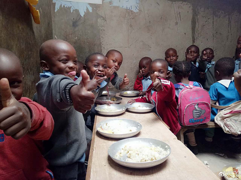 Des fonds à l'étranger pour un « Déjeuner gratuit pour les enfants »