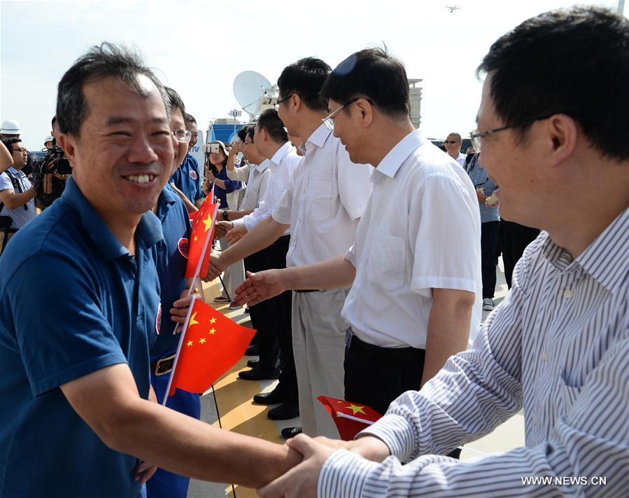 Retour du submersible chinois Jiaolong de son expédition en haute mer