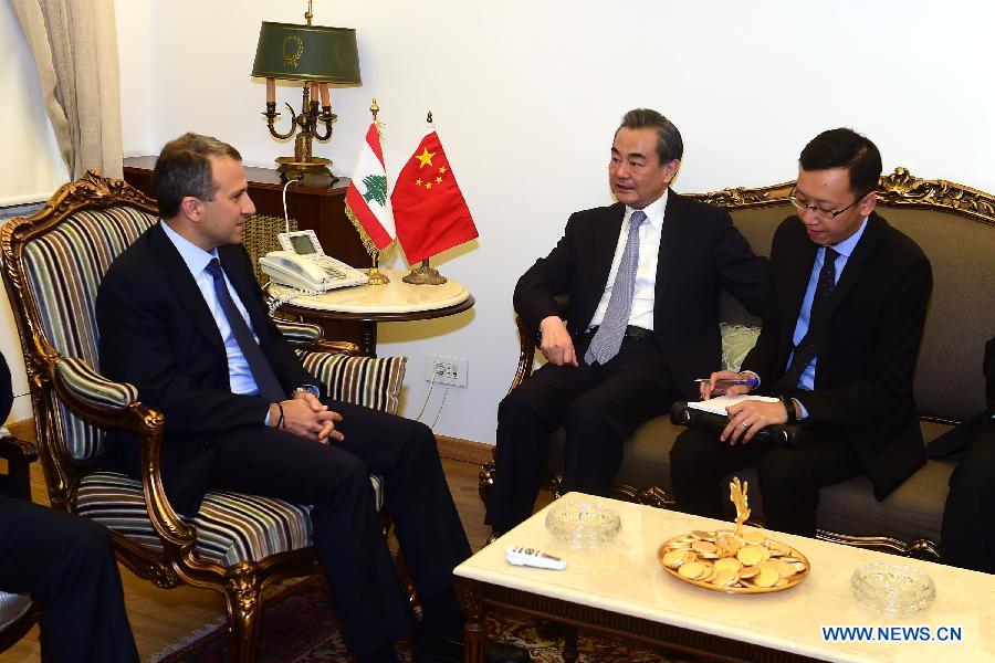 Le ministre chinois des Affaires étrangères appelle à davantage d'efforts pour résoudre la crise des réfugiés au Moyen-Orient