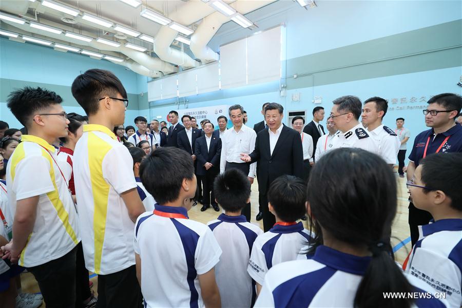 Xi Jinping appelle les jeunes hongkongais à servir Hong Kong et le pays