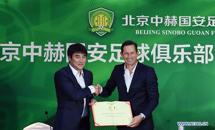 Football : Roger Schmidt nouvel entraîneur du Beijing Guoan