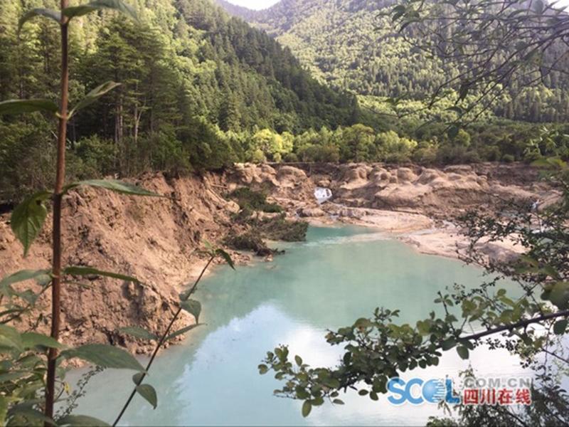 Séisme dans le Sichuan : le lac étincelant de Jiuzhaigou desséché