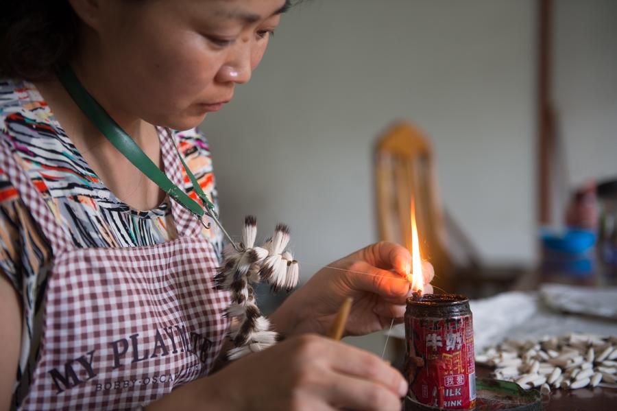 Huzhou : production des célèbres pinceaux traditionnels chinois