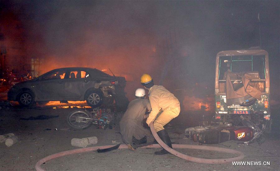 12 personnes tuées, 20 blessées dans une explosion contre un camion de l'armée au Pakistan 