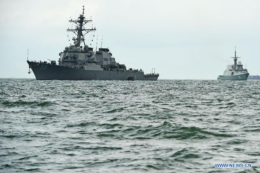 Dix marins portés disparus dans la collision entre un destroyer américain et un pétrolier près de Singapour