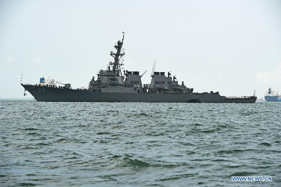 Collision entre un destroyer américain et un pétrolier : endommagé, l'USS John S. McCain arrive à Singapour