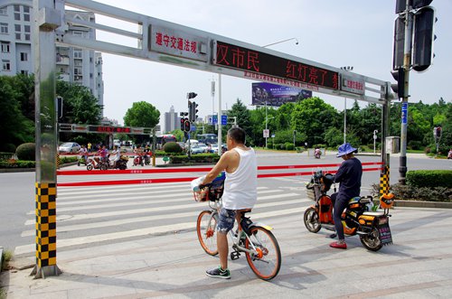 Wuhan installe des barrières pour lutter contre les piétons indisciplinés