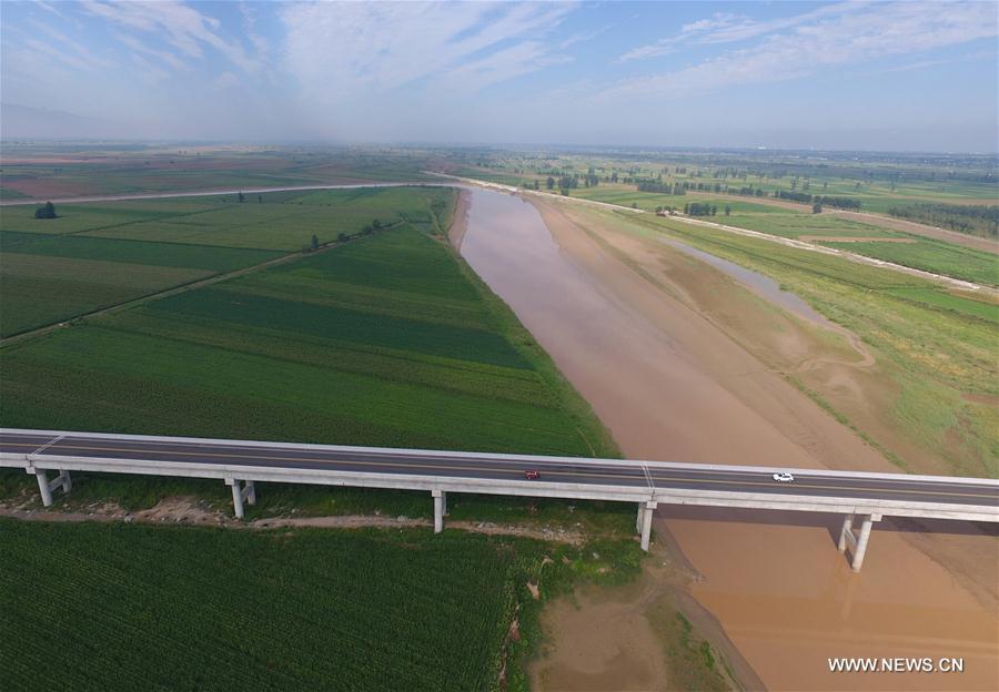 Une nouvelle autoroute le long du fleuve Jaune