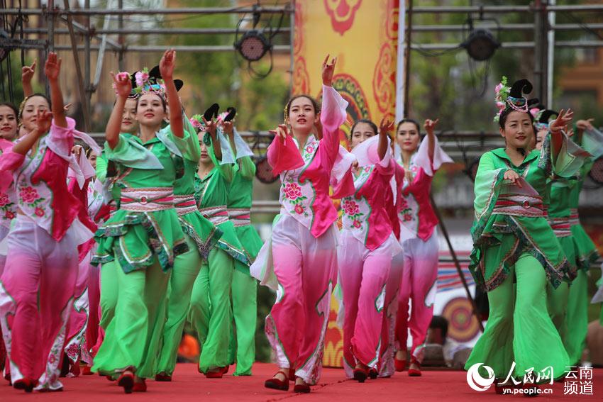 Photos : festival des noix dans un village du Yunnan