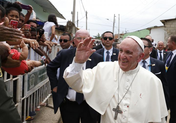 Le Pape François blessé dans un accident de papamobile en Colombie