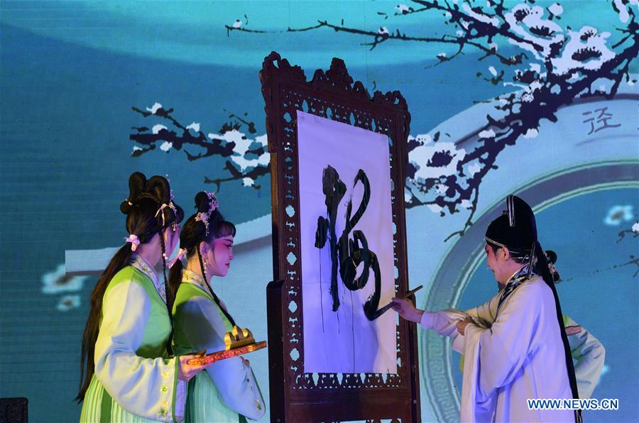 Chine : l'opéra des fleurs et tambours