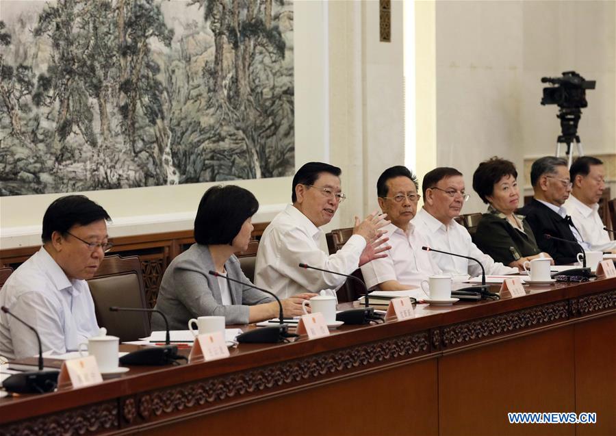 Zhang Dejiang demande une meilleure application de la loi sur la pollution par des déchets solides