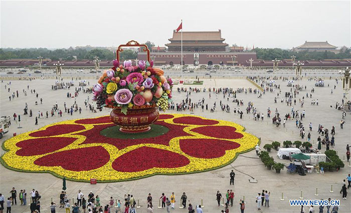 La Place Tian’anmen décorée pour la fête nationale