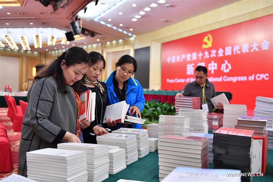 Chine : centre des médias pour le 19e Congrès national du PCC à Beijing