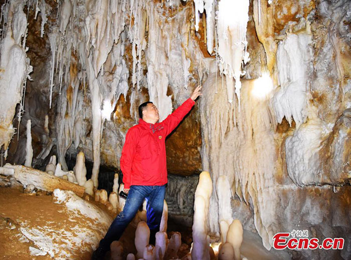 Grotte du karst à Chongqing