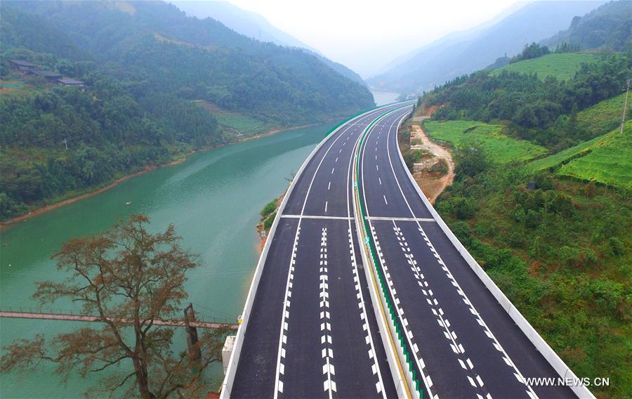 Mise en service de l'autoroute Guilin-Sanjiang 