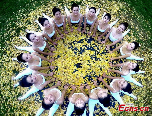 Henan : un automne en or pour les amateurs de yoga