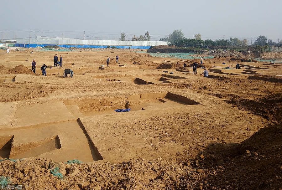 Découverte d'un complexe de 73 tombes anciennes dans le Henan
