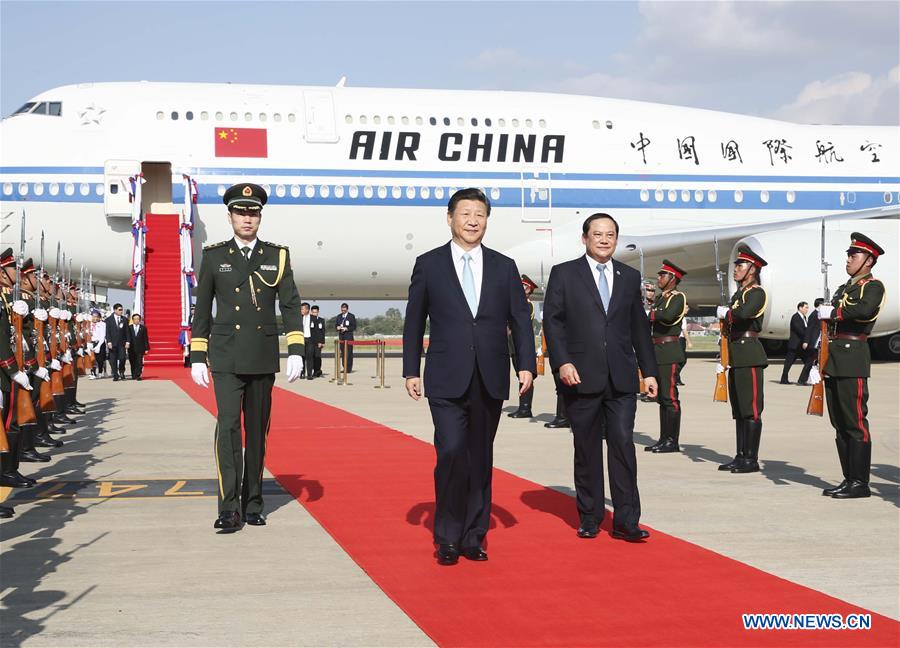 Arrivée du président chinois au Laos pour une visite d'Etat