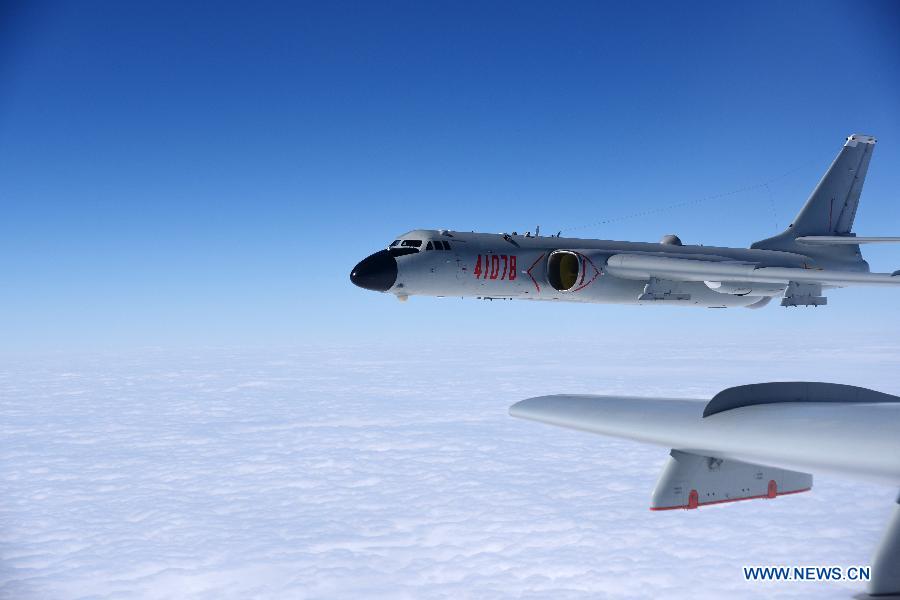 Les forces aériennes chinoises patrouillent au-dessus de la mer de Chine méridionale