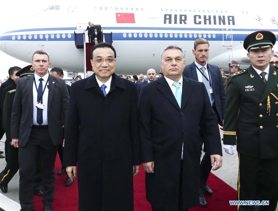 Le Premier ministre chinois arrive en Hongrie pour une visite officielle et pour participer au sommet Chine-PECO